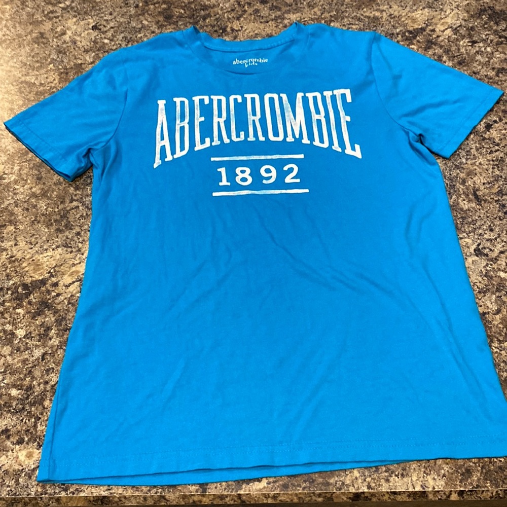 Boy’s Abercrombie t-shirt size 13/14 only worn once